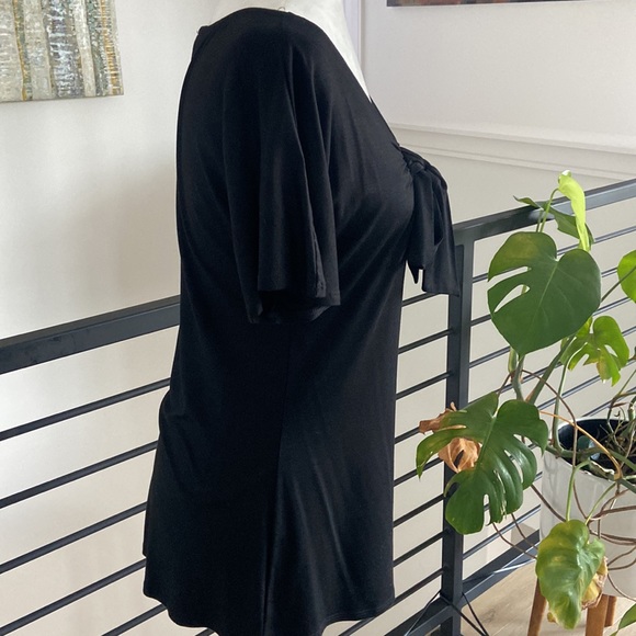 Flattering WHBM flutter sleeve blouse with bow accent - Picture 3 of 5